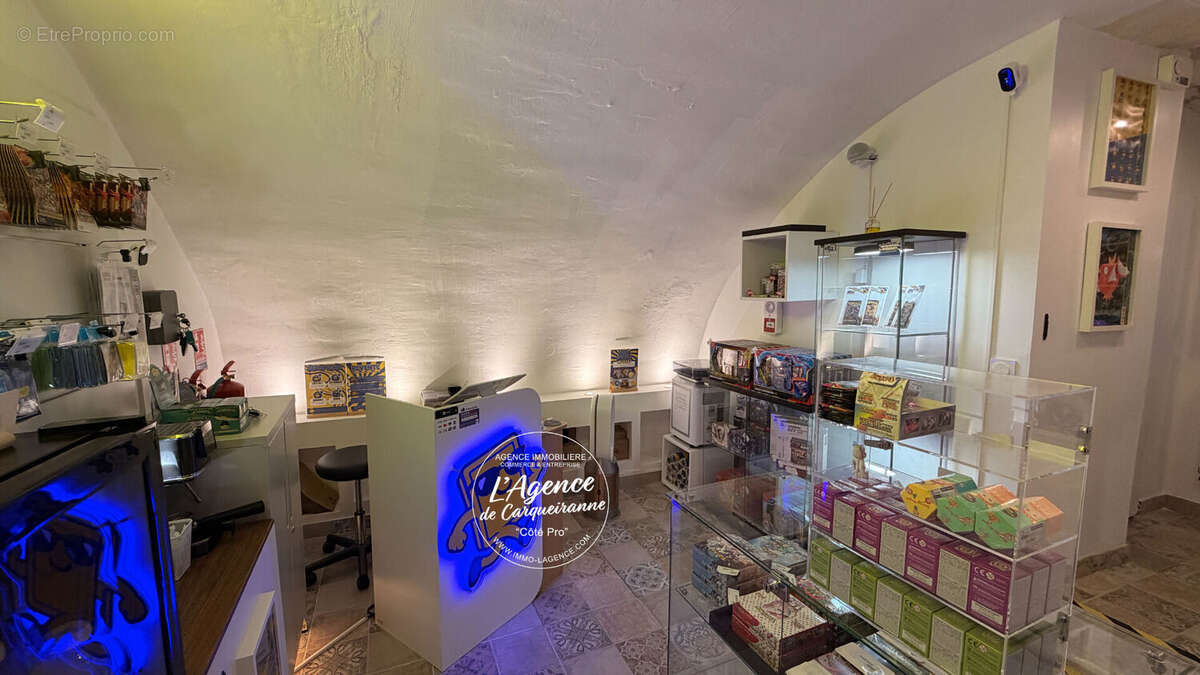 A vendre murs commerciaux vide 24,94 m2 en excellent etat situe rue barbacane a hyeres - photo 10