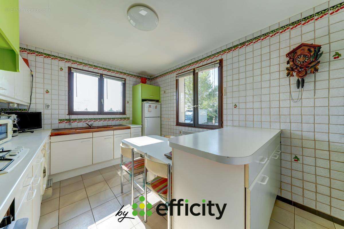 Maison 119 m² à Saint-Priest  - photo 11
