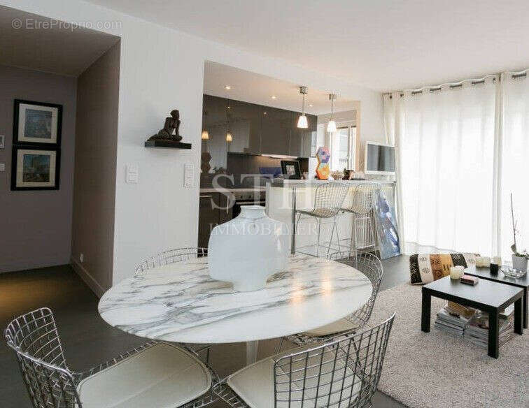 Appartement à PARIS-1E