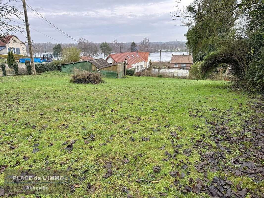 Terrain à MAREUIL-CAUBERT