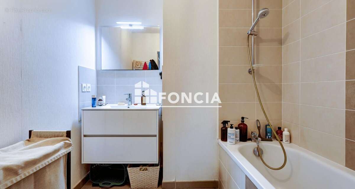 Résidence récente et sécurisée, appartement confortable et sans travaux - photo 8