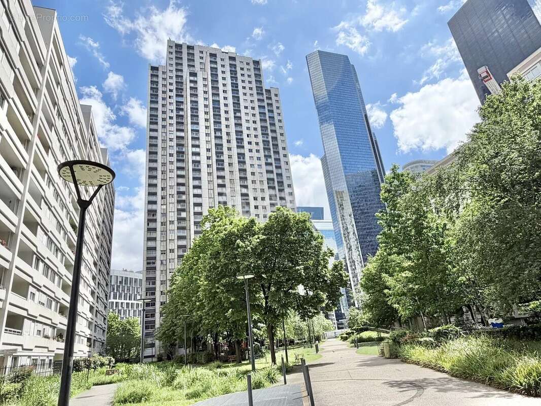 Appartement à COURBEVOIE