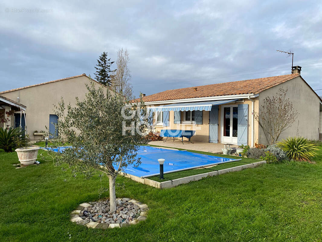 Maison à SAINT-MAGNE-DE-CASTILLON