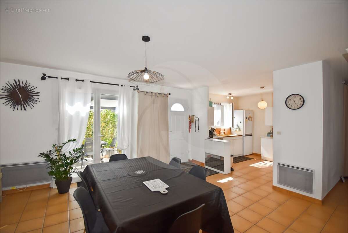 Maison à NEGREPELISSE