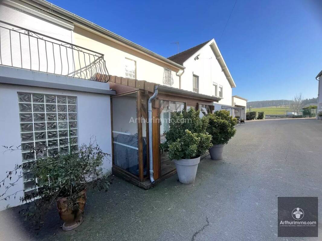 Commerce à LE COTEAU