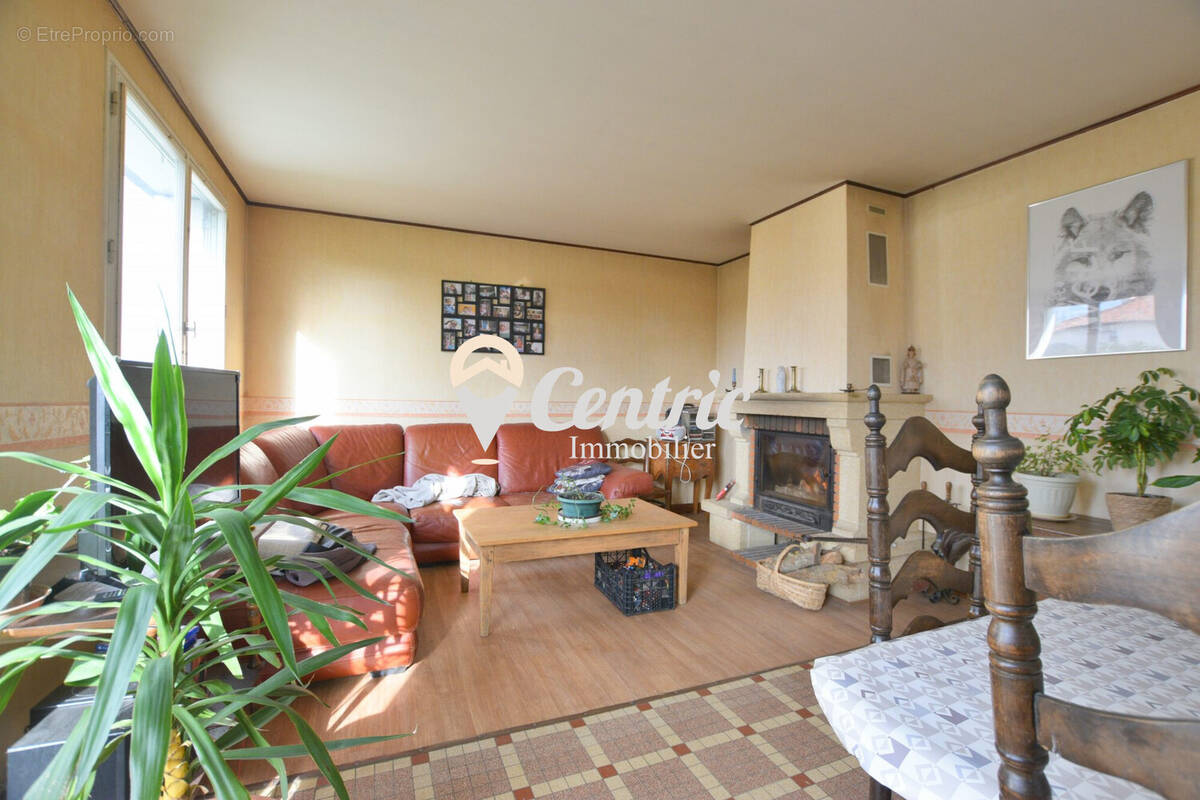 Maison à SAINT-VARENT