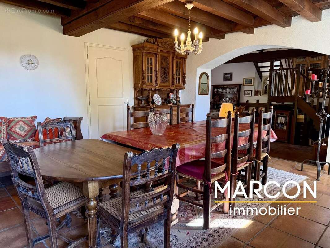 Maison à LA CELLE-DUNOISE