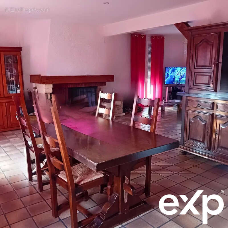 Maison à LES ECRENNES