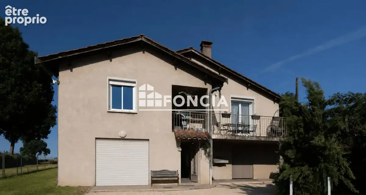 Maison familiale T4 à rénover – Grand terrain clos de 1 200 m² – Genay - photo 1