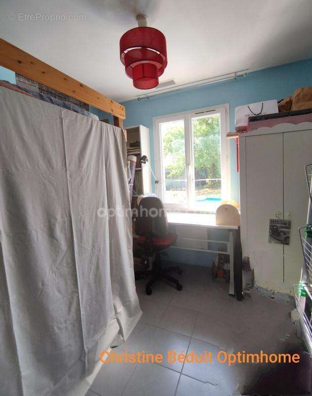 Charente, Châteauneuf, à Birac, maison plain-pied 93 m², 4 chambres, terrain de 1360 m² - photo 11