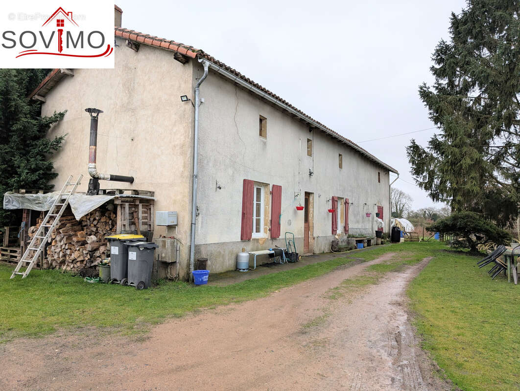 Maison à AVAILLES-LIMOUZINE