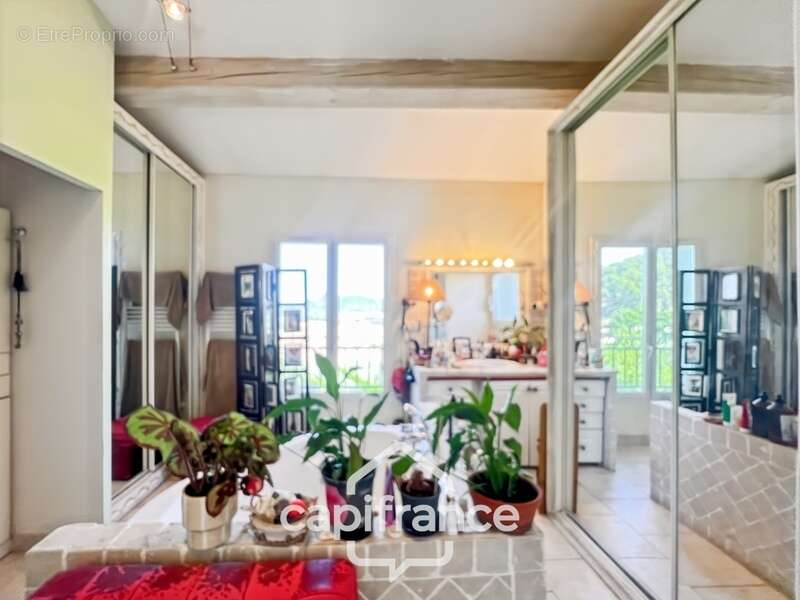 Maison à vendre 6 pièces HYERES (83) - Charme de l'ancien - 4 chambres - 200m2 habitables - Piscine - possibilité 2 appartements - photo 74