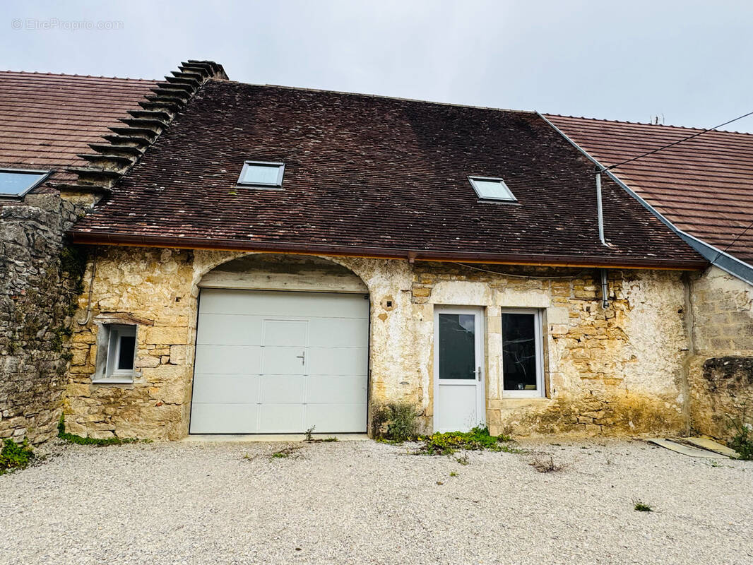 Maison à RUFFEY-SUR-SEILLE