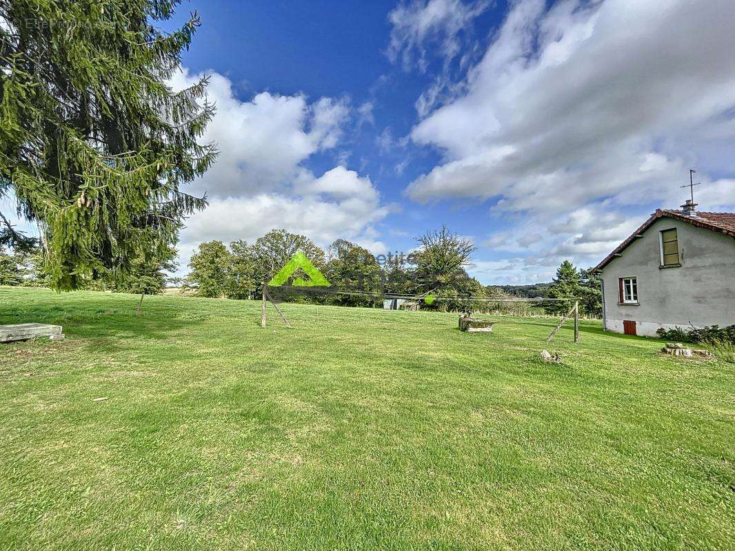 Maison à SAINT-PRIEST-LA-PLAINE