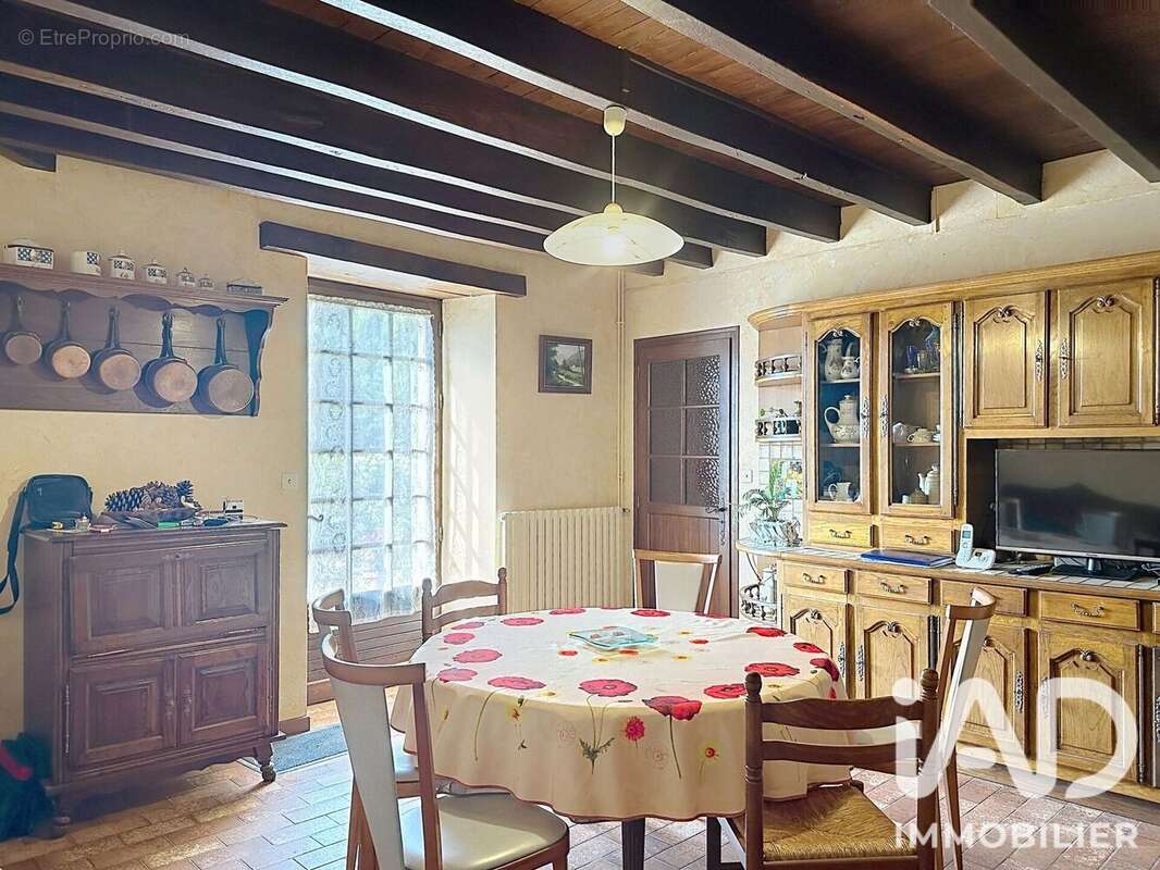 Maison 177 m² à Neuvy-Bouin  - photo 6