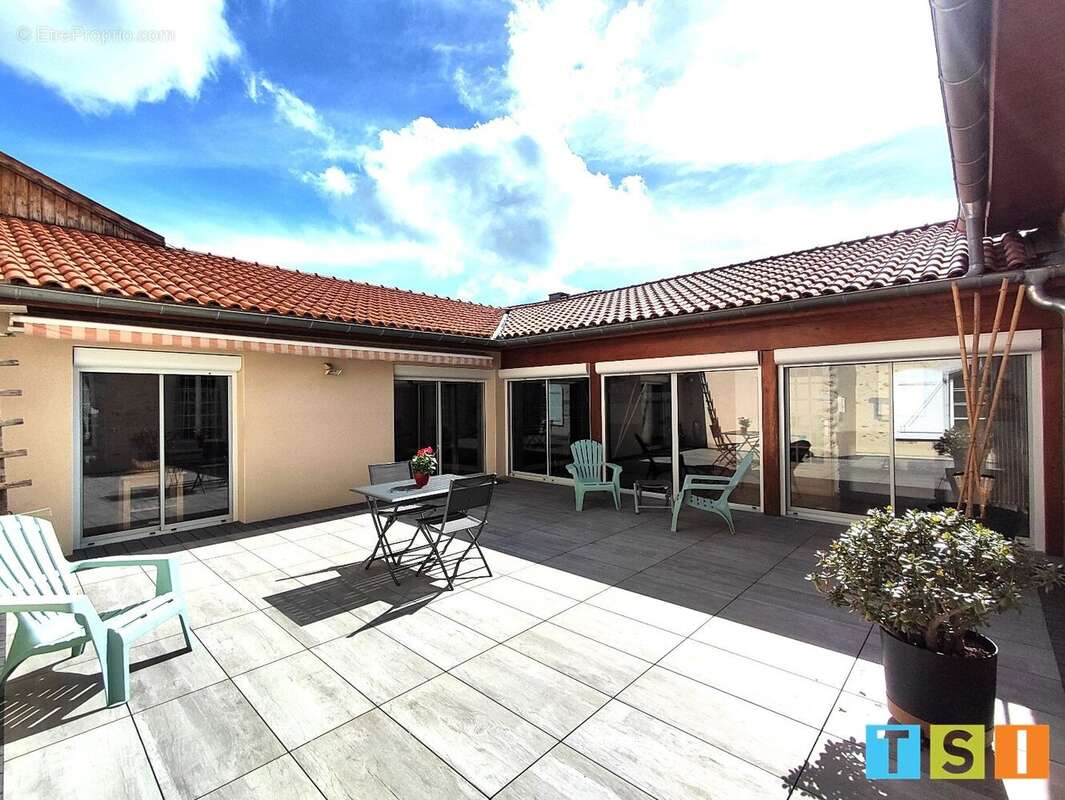 Maison à MONTREJEAU