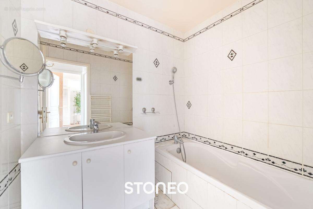 Appartement à LEVALLOIS-PERRET