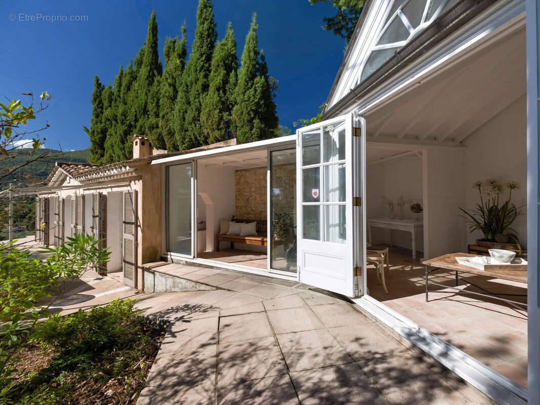 Maison à CHATEAUNEUF-GRASSE