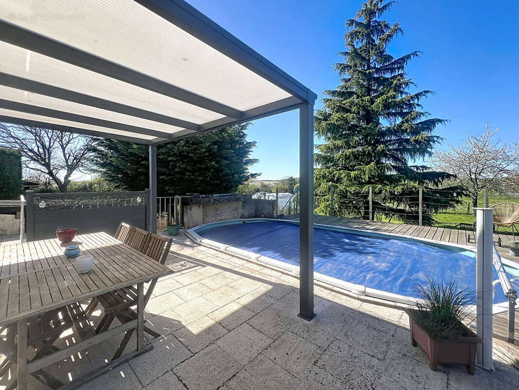 Maison à REZONVILLE