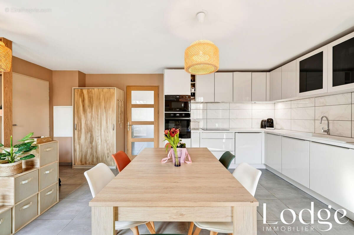 Appartement à CHATEAUNEUF-LE-ROUGE