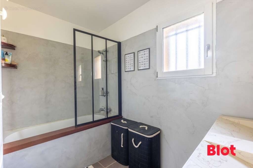 Maison à MONTREUIL-SUR-ILLE