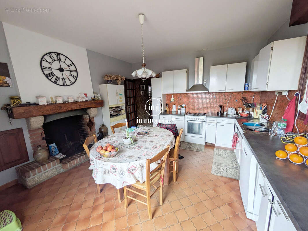 Maison 180 m² à Saint-Yrieix-Sous-Aixe  - photo 7