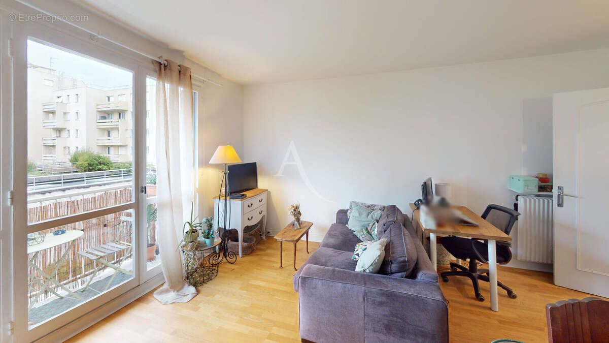 Appartement à CHARENTON-LE-PONT