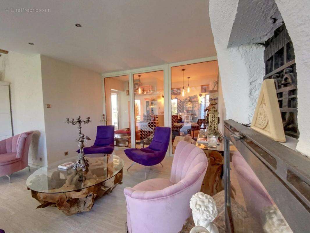 Maison à SAINT-FORGEUX-LESPINASSE