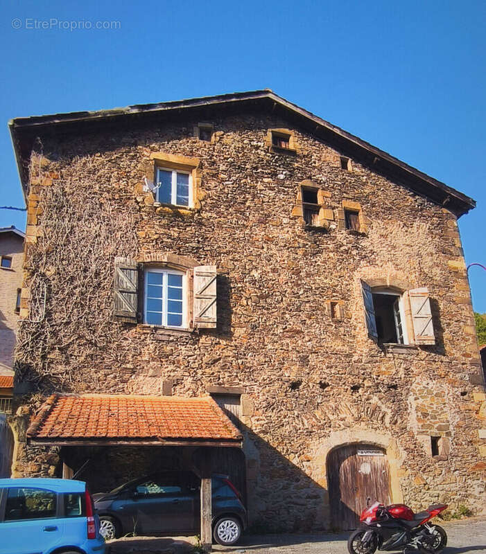 Maison à LIVINHAC-LE-HAUT
