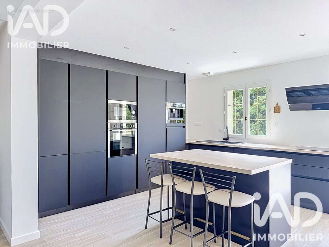 Maison 115 m² à Le Plessis-Feu-Aussoux  - photo 4
