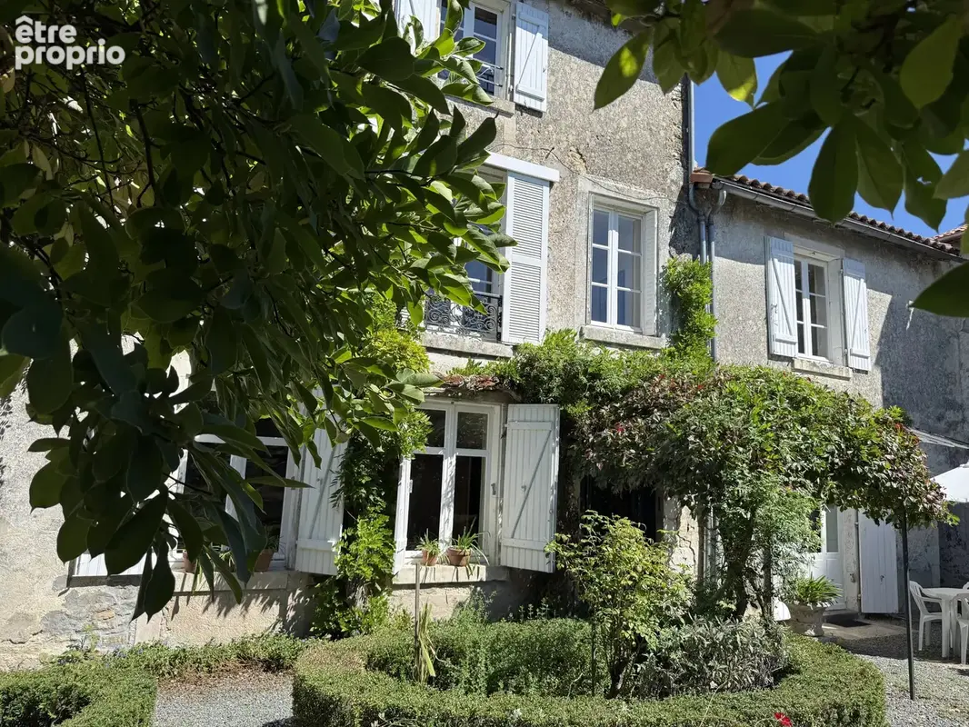 Elégante maison de ville de 3/4 chambres avec jardin de cour privé et petit verger. - photo 16