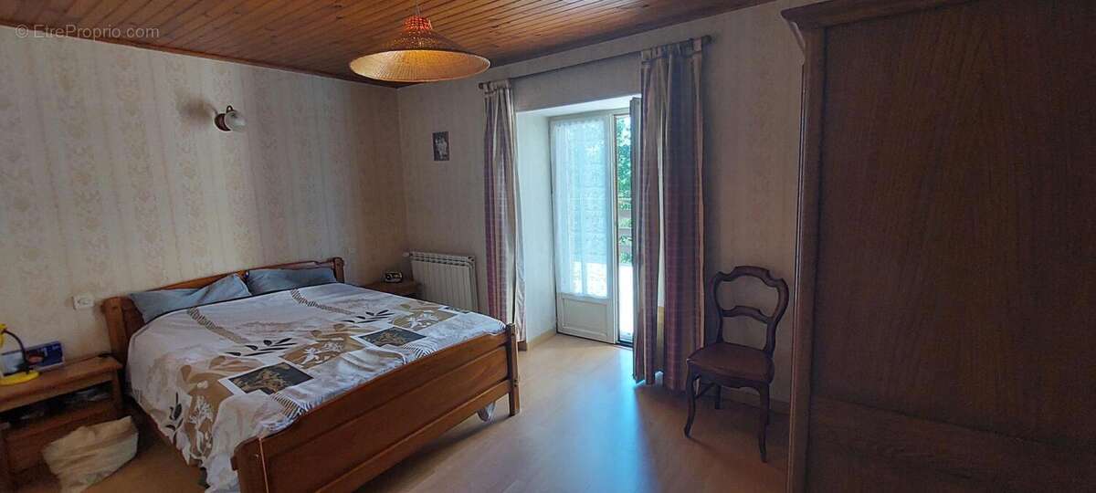 Maison 126 m² à Cour-Et-Buis  - photo 7