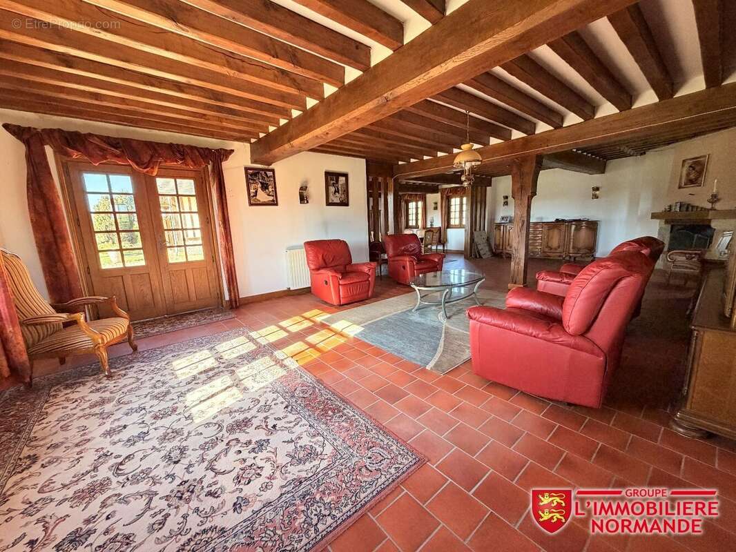 Propriété de caractère de style normand sur plus de 1,4 hectare constructible - photo 6