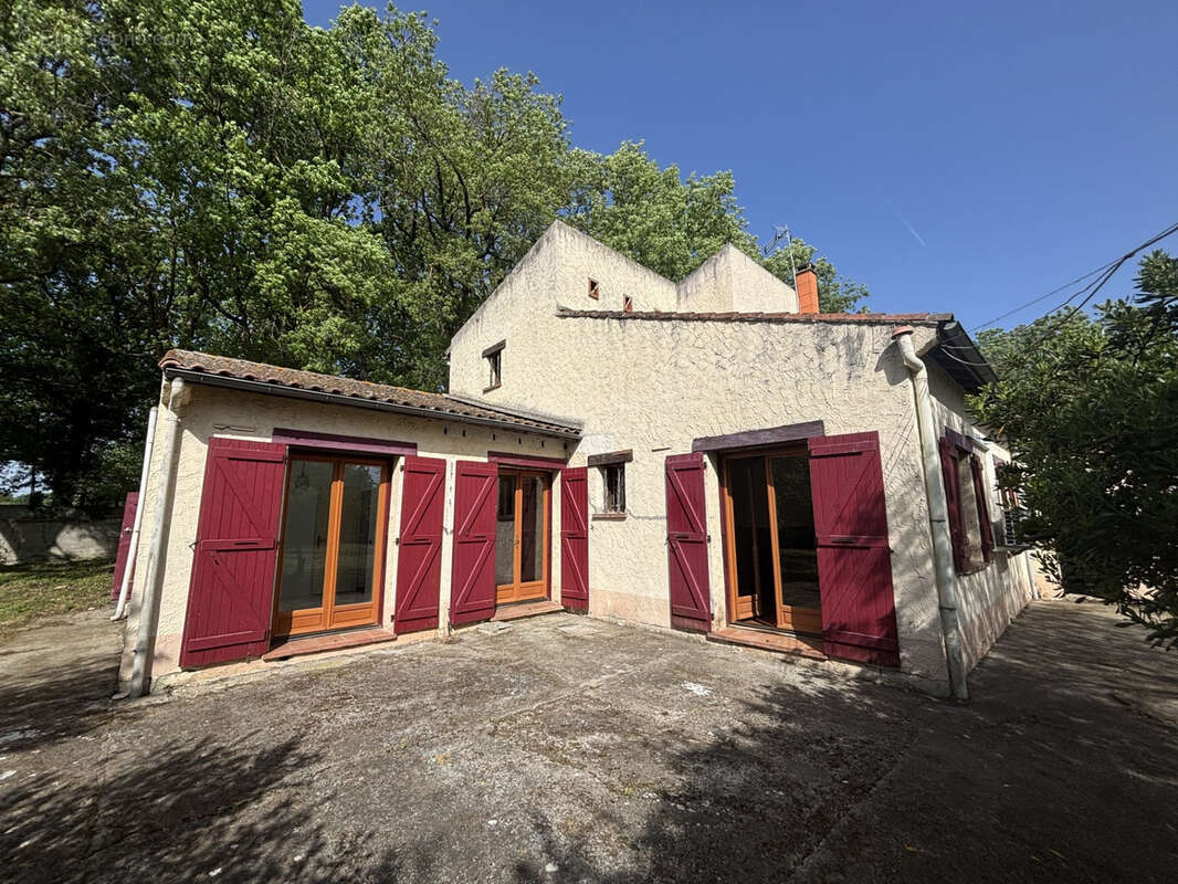 A deux pas du centre du village, maison traditionnelle de type 6. - photo 11