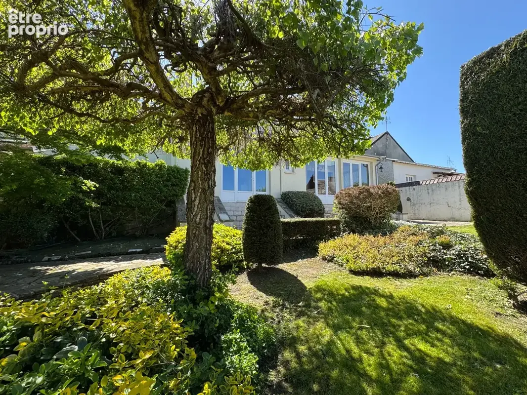 Élégante maison semi-individuelle – Centre-ville de Fourmies – 159 m² – Jardin arboré – Garage 45 m² - photo 2
