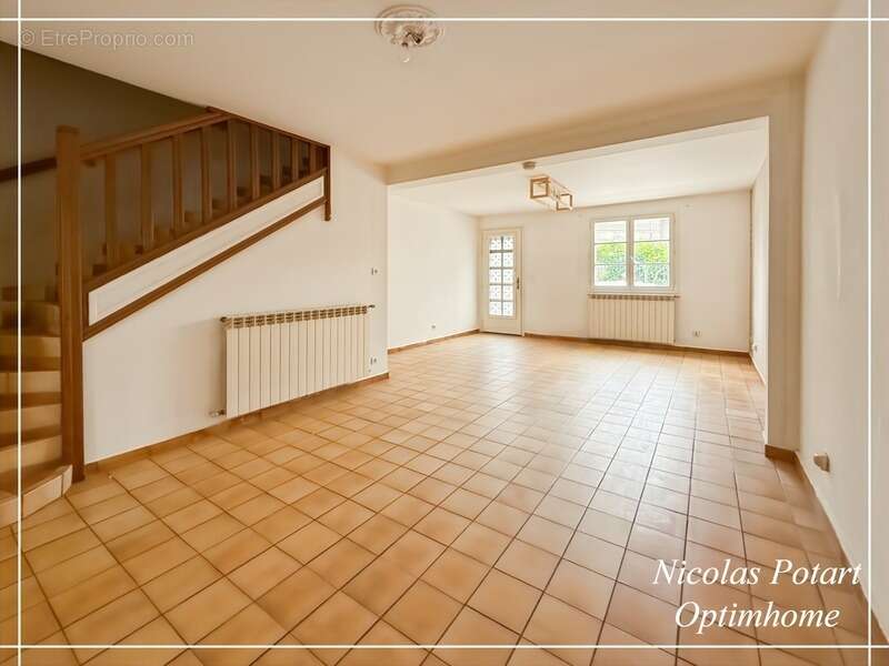 Maison 4 pièces avec cour, préau et bureau – Centre de Lacroix-Saint-Ouen - photo 4