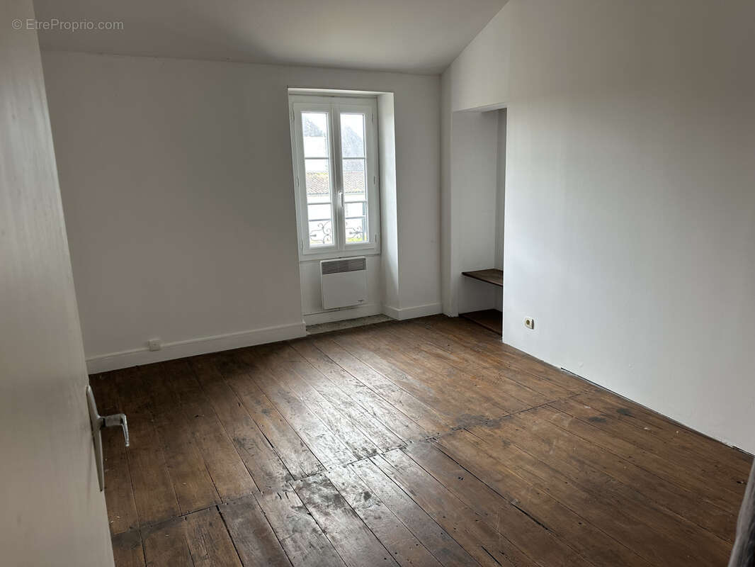 Propriété de caractère rénovée avec dépendances rénovées , Sigogne. - photo 41