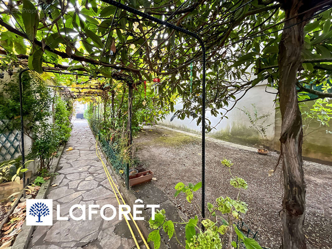 Maison à SAINTE-GENEVIEVE-DES-BOIS