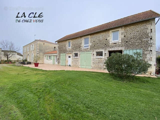 Maison à SAINT-PIERRE-LE-VIEUX