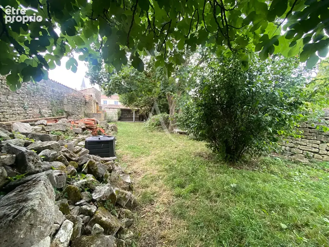Maison de ville à étage avec jardins et dépendances - photo 17