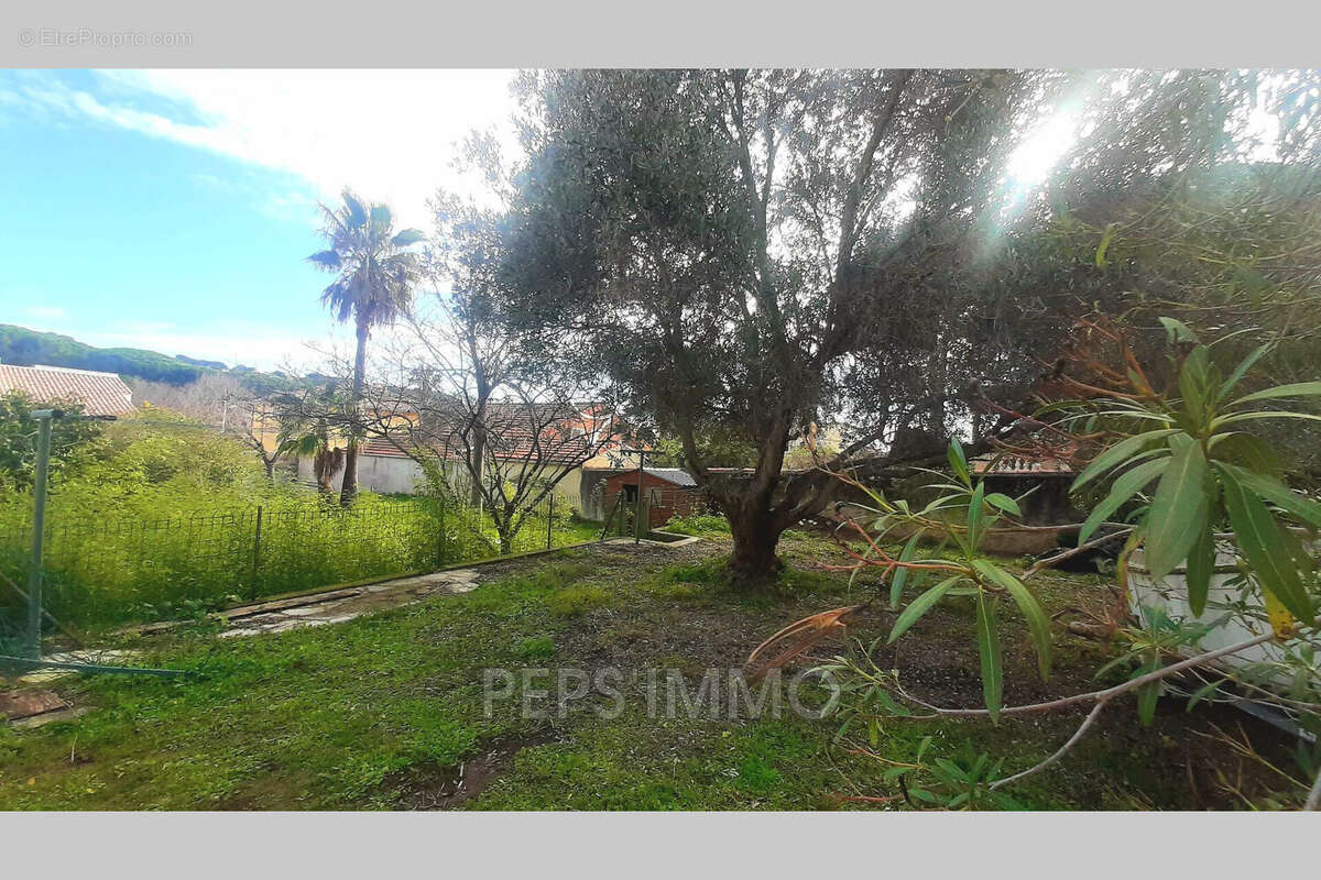 Terrain à CARRY-LE-ROUET