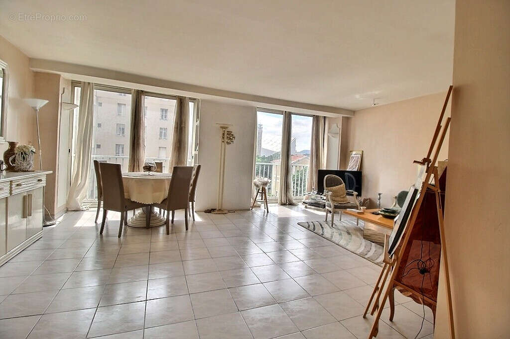 Appartement à MARSEILLE-8E