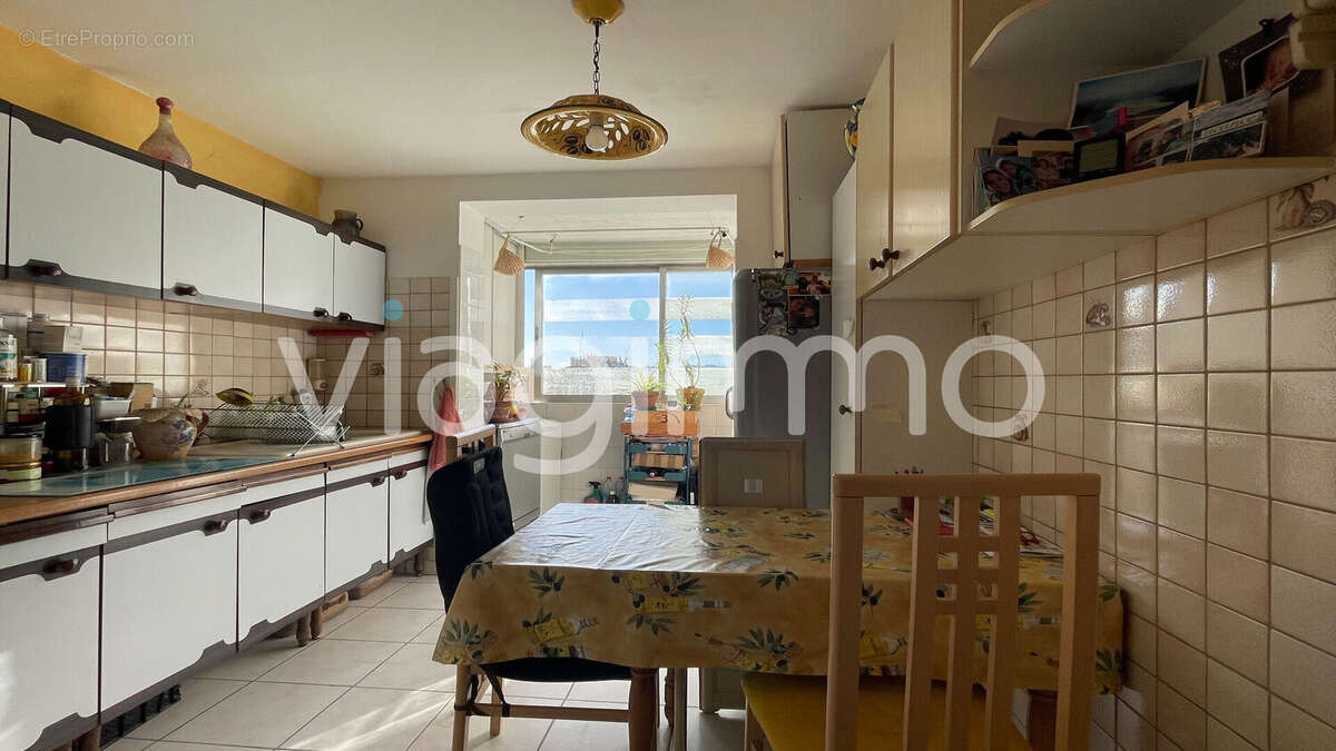 Appartement à MARSEILLE-4E