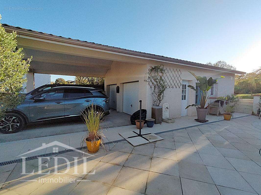 Maison à VIC-FEZENSAC