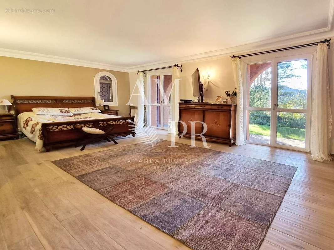 Villa Provençale avec Vue Panoramique sur Le Massif de L'Estérel et Le Golf De Barbossi - photo 6