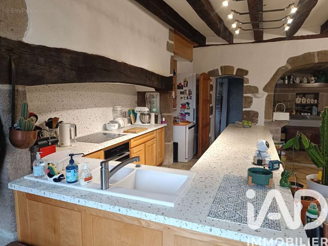 Maison 118 m² à Saint-Martin-Cantales  - photo 8