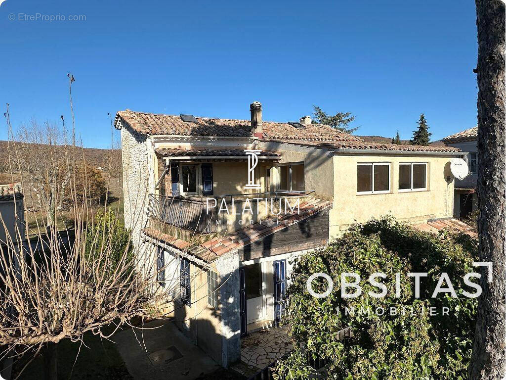 Maison à ONGLES