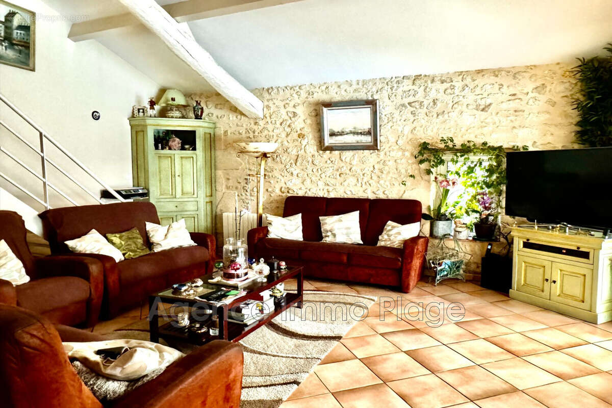 Maison à VENDAYS-MONTALIVET