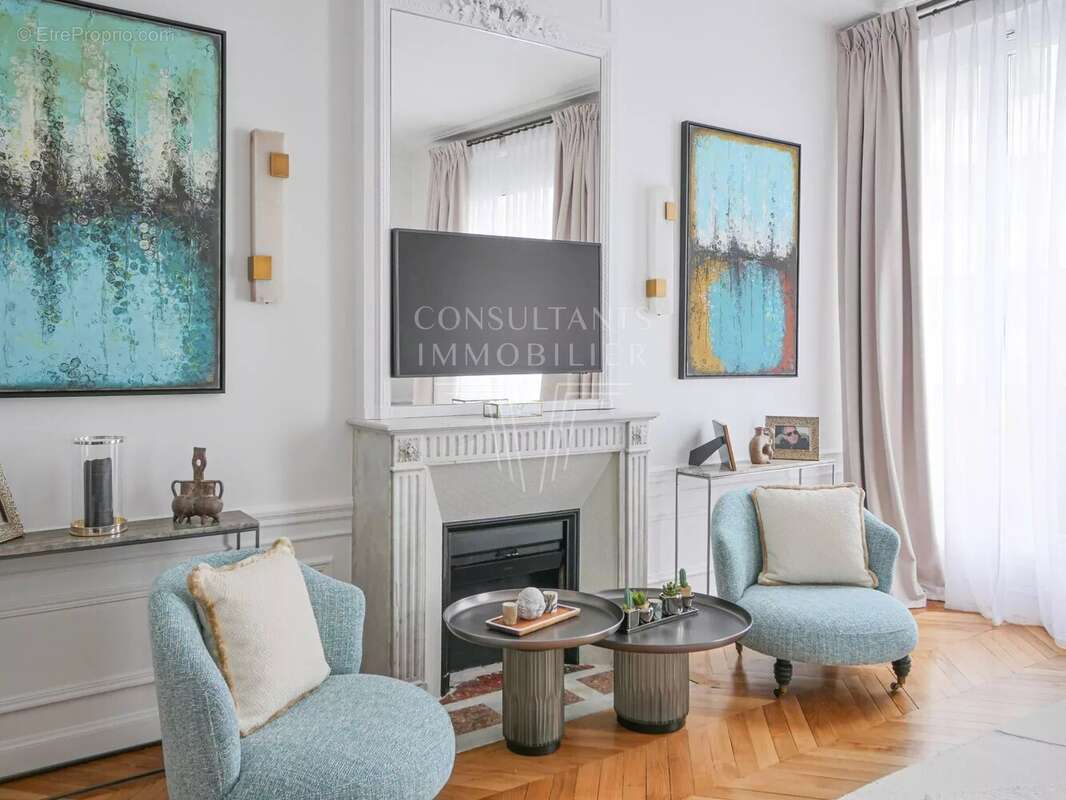 Appartement à PARIS-16E