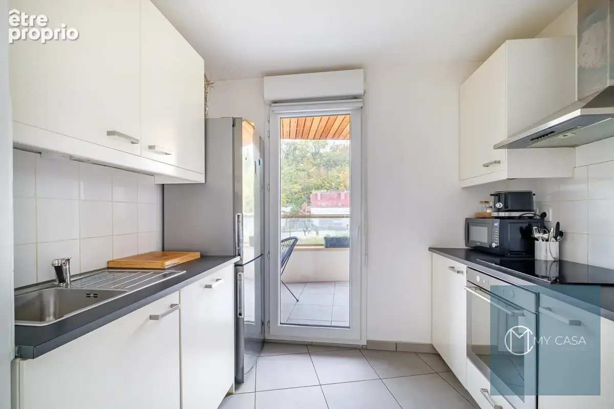 T3 - 55m2 - Balcon - Vaise Industrie - photo 4